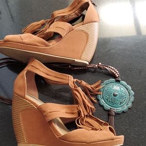 Rebels Tasseled Wedges